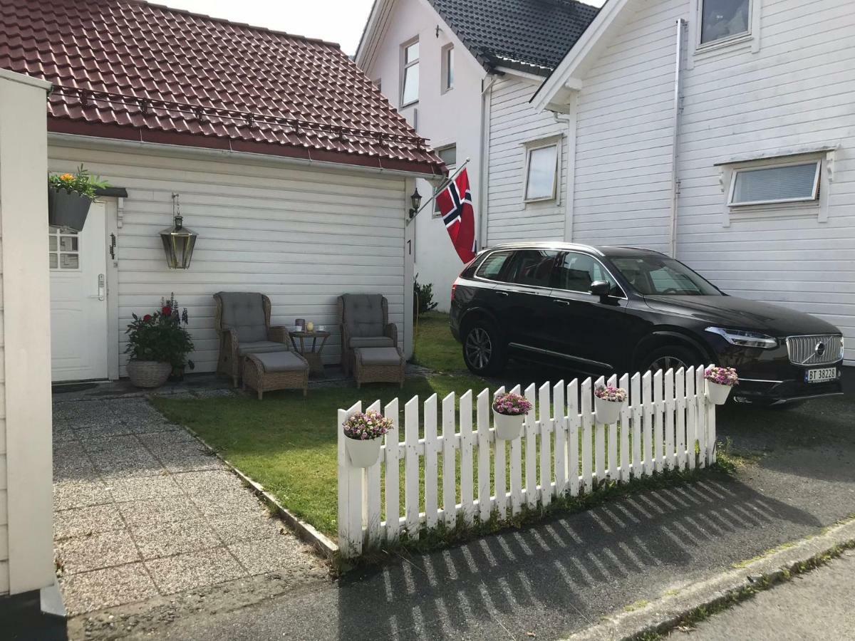 Koselig Landsbyhus I Nordfjord Nordfjordeid Bagian luar foto